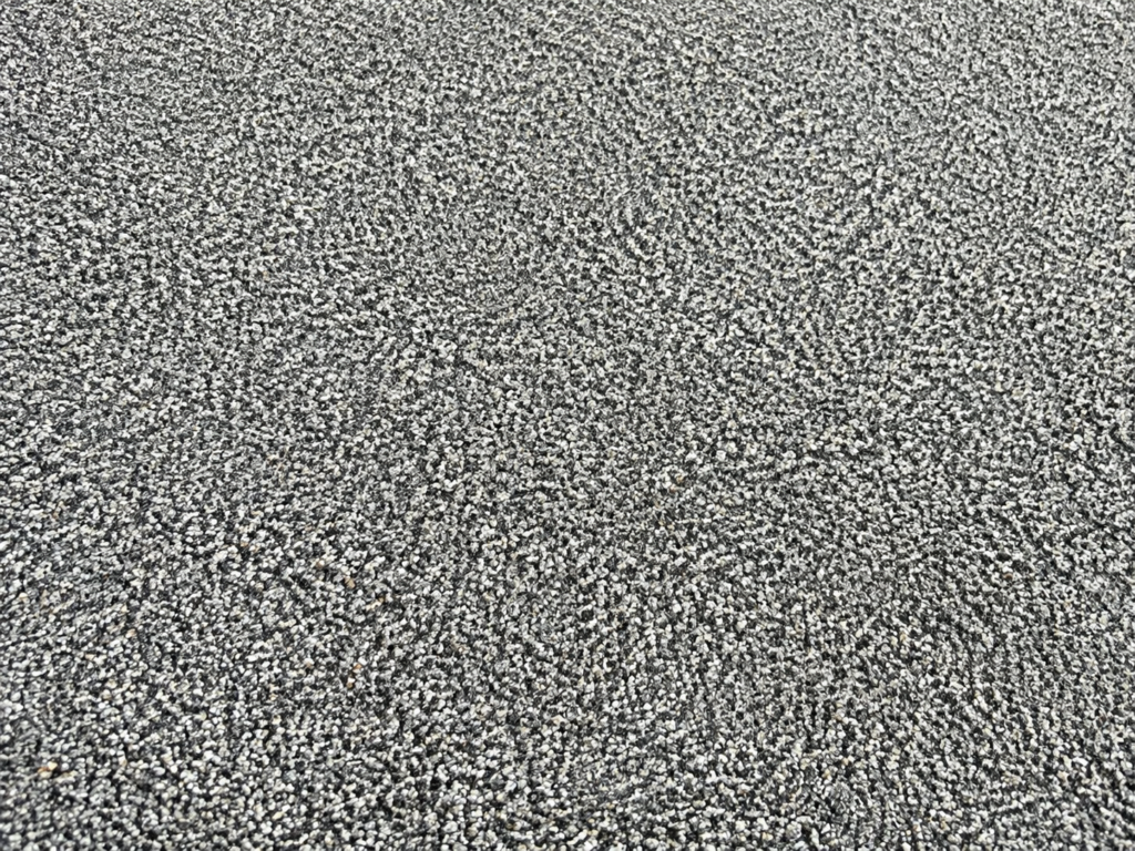 Platinum blue silver resin-bound driveway blend