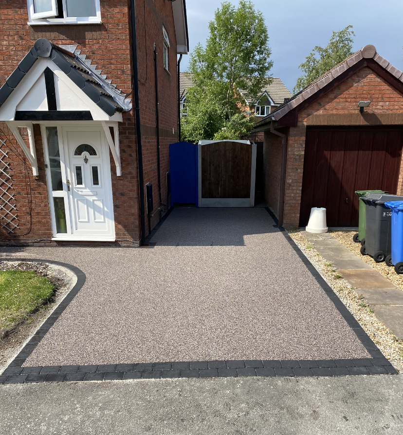 resin driveway strockport with block border
