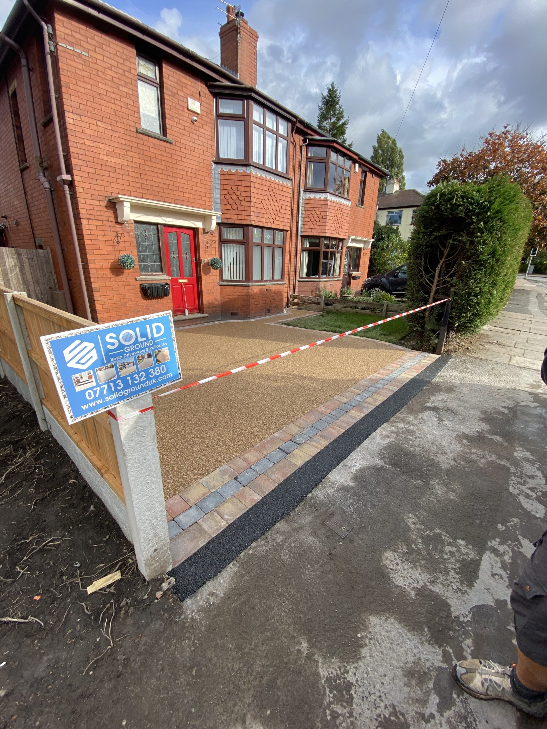 Cappuccino resin driveway in Dukinfield with charcoal entrance feature