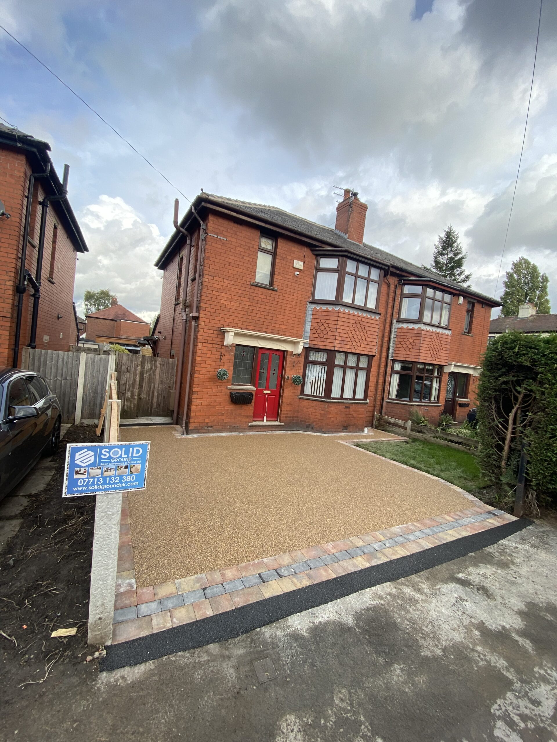 39m² Cappuccino resin driveway in Dukinfield with charcoal border blocks