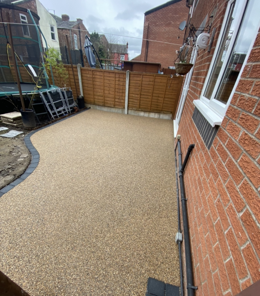 Finished 20m² Cappuccino resin patio with charcoal edging in Denton