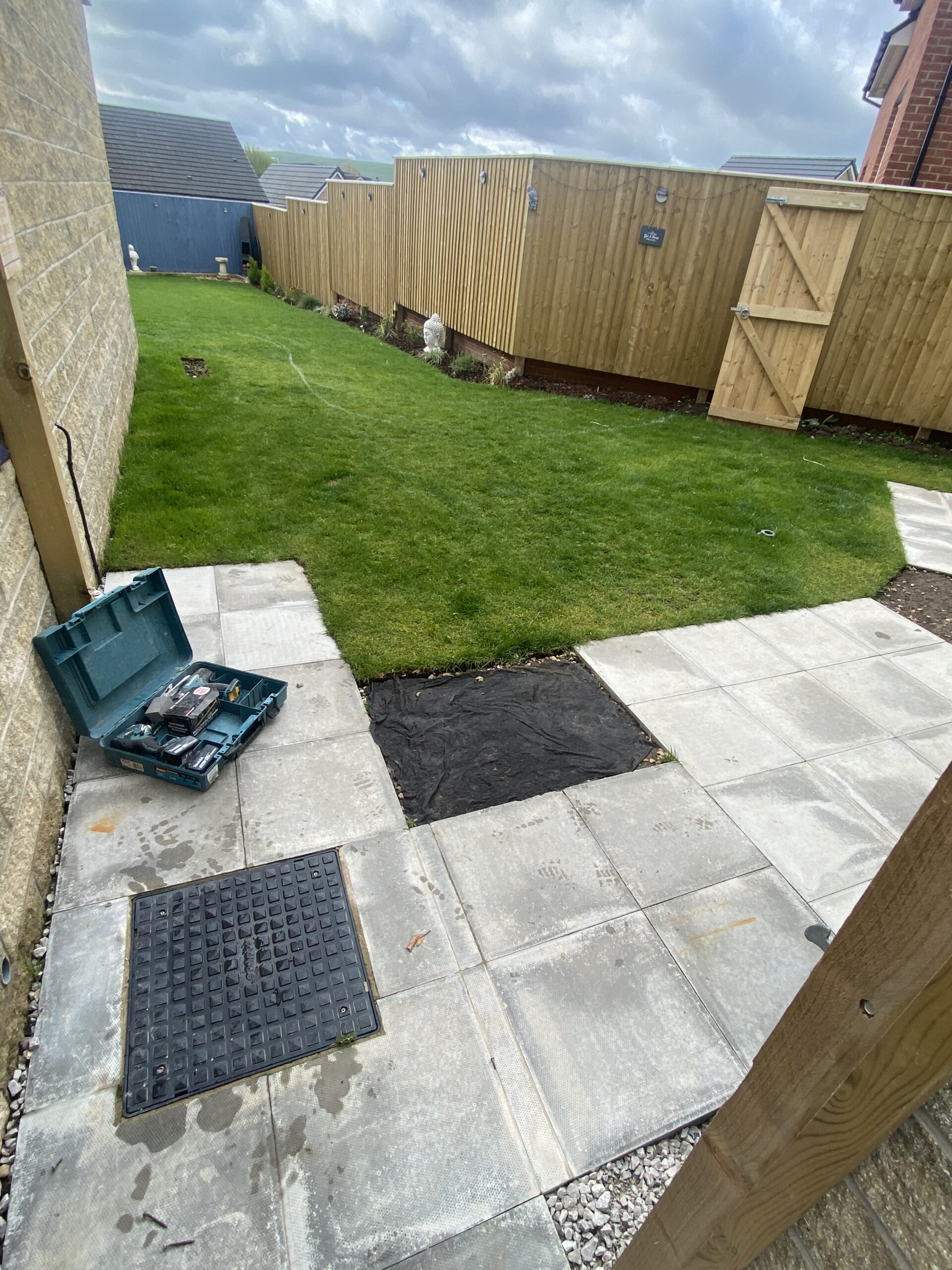 Garden before the Hattersley resin patio installation