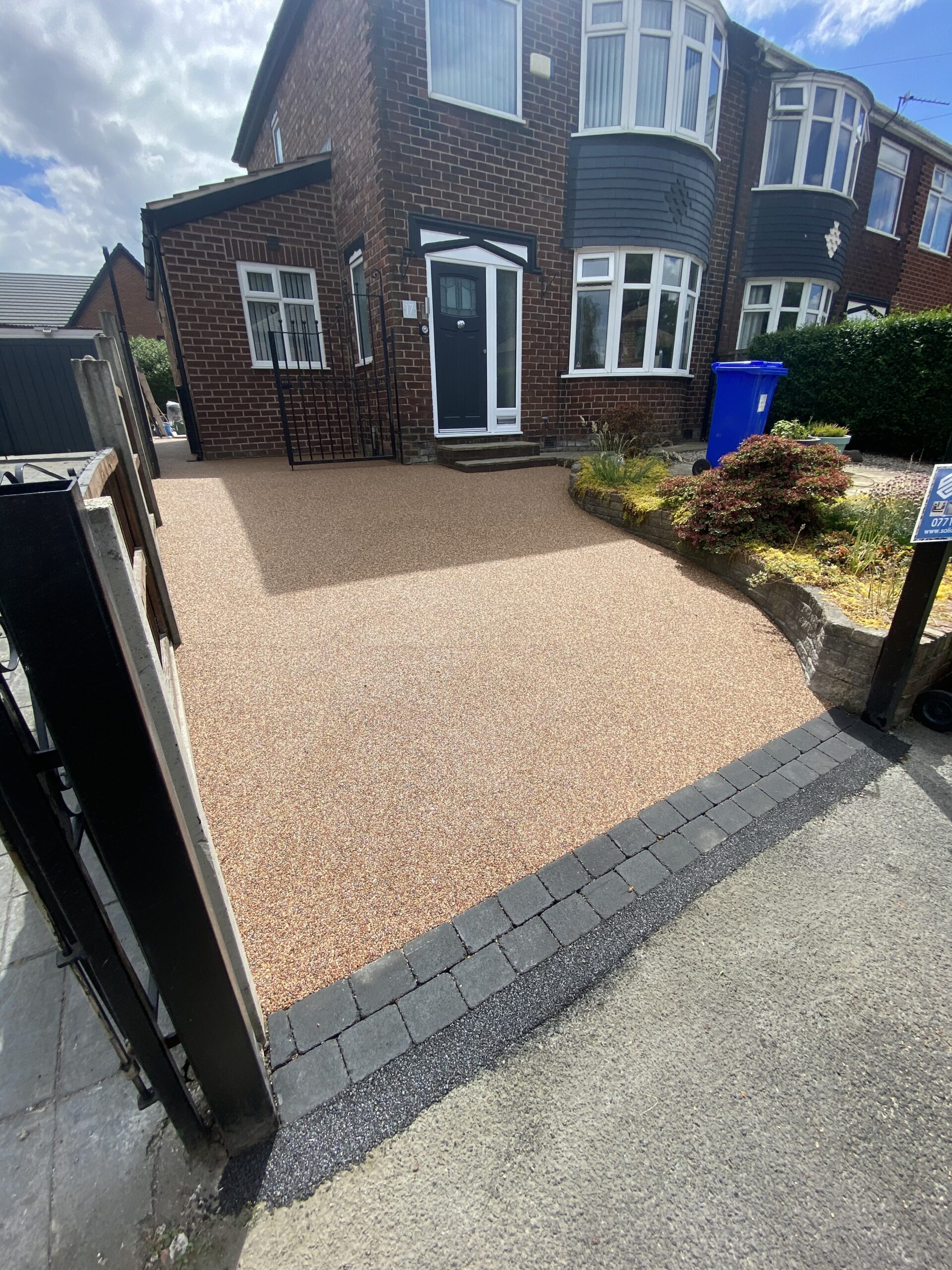 24m² Cappuccino resin driveway in Dukinfield with charcoal edging blocks