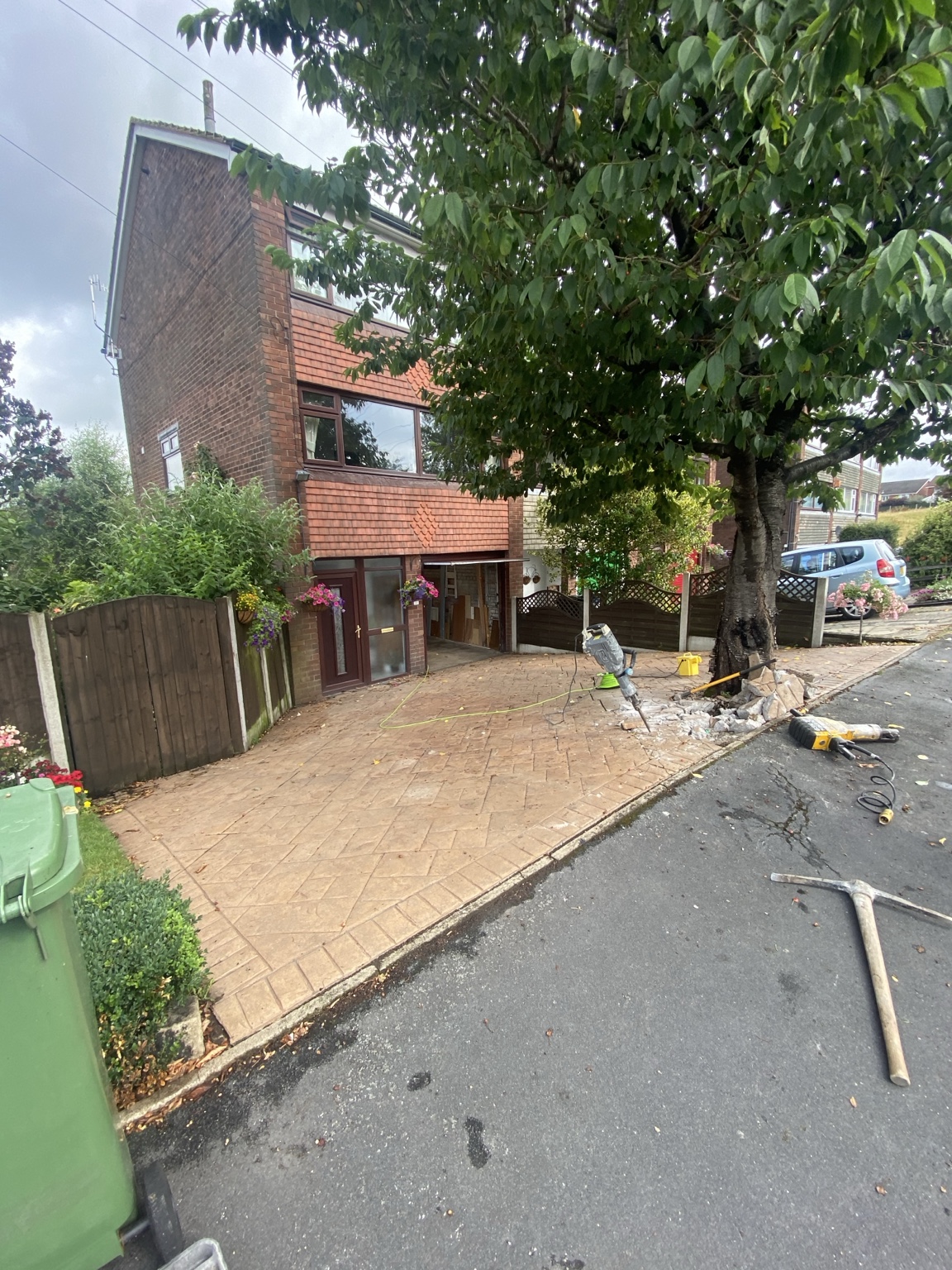 Stalybridge driveway before replacement with Sienna resin-bound surfacing